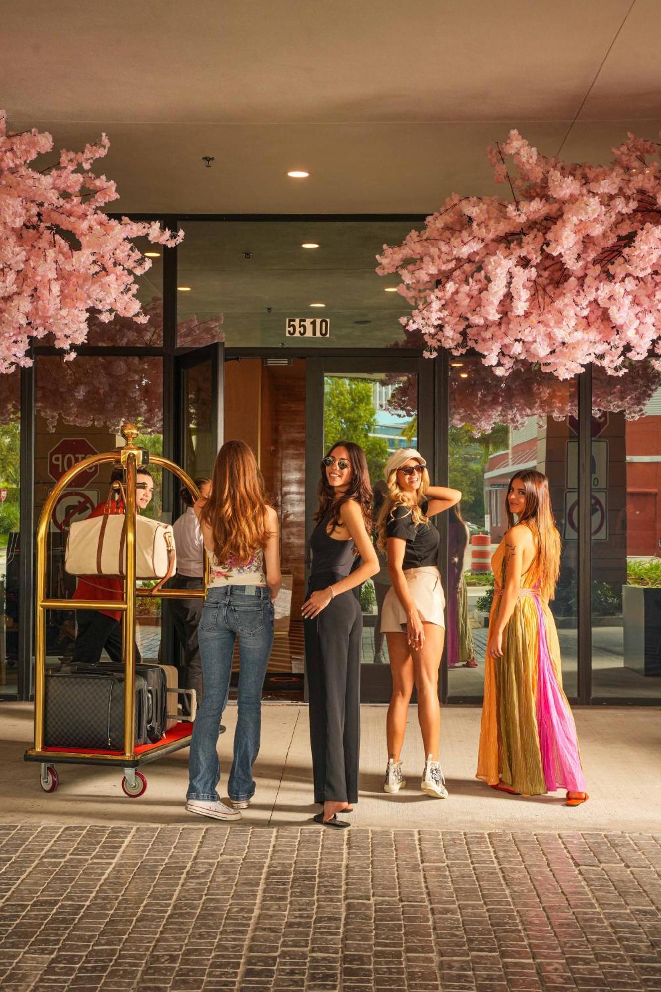 ホテル Dolce By Wyndham ハリウッド エクステリア 写真